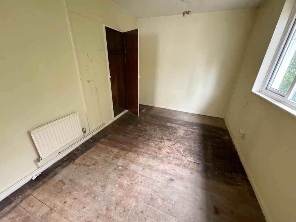 Lot: 95 - THREE-BEDROOM SEMI-DETACHED HOUSE FOR IMPROVEMENT - Bedroom 2